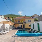 Uptown Nyaraló *